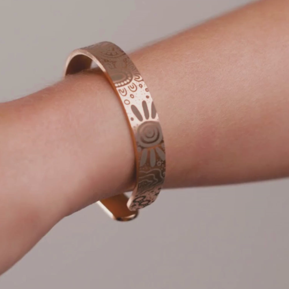 
                  
                    Load and play video in Gallery viewer, Rose Gold Gathering Bangle
                  
                