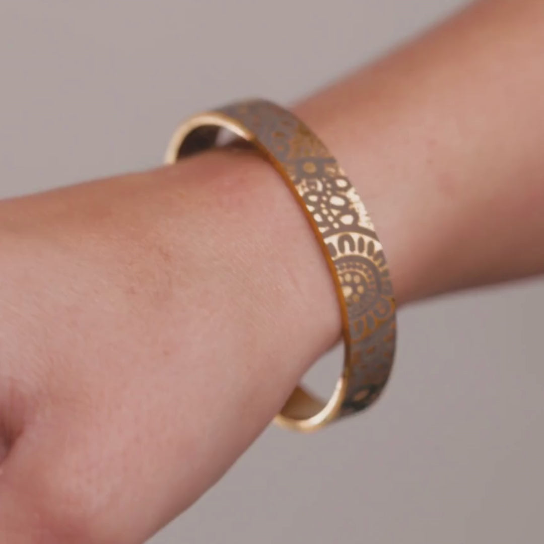 
                  
                    Load and play video in Gallery viewer, Gold Connection Bangle
                  
                